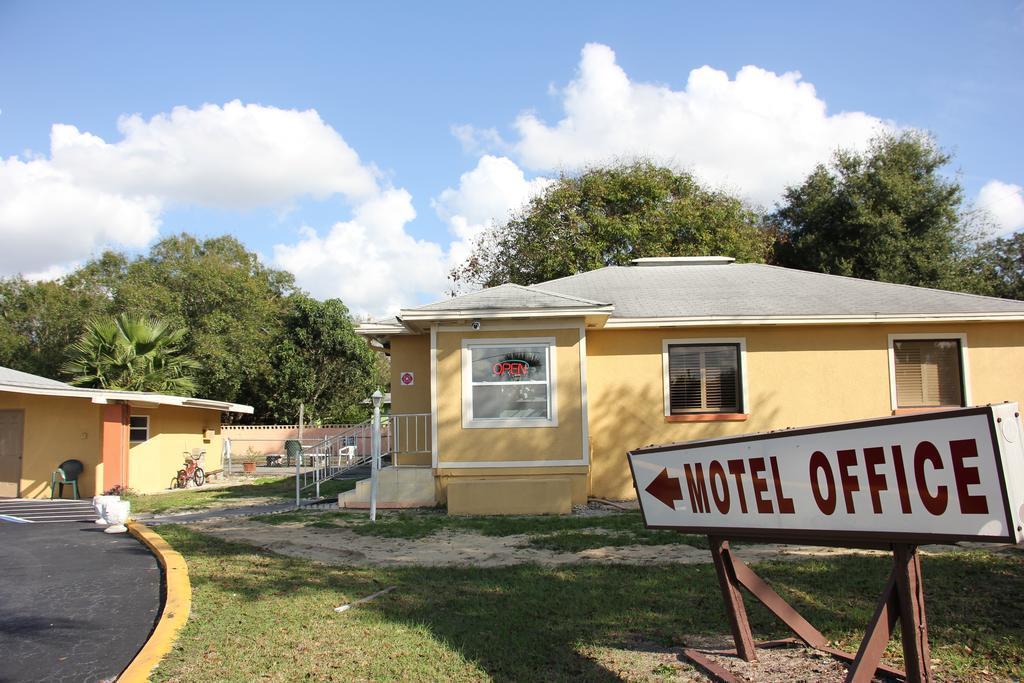 Prince Of Wales Motel レイク・ウェルス エクステリア 写真