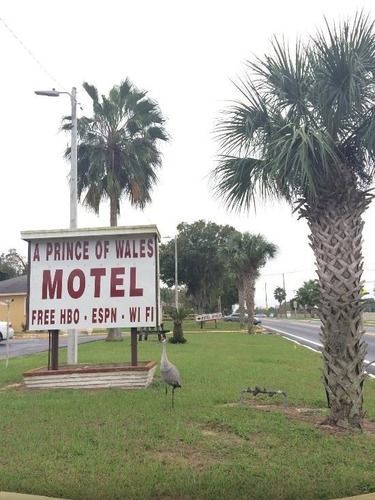 Prince Of Wales Motel レイク・ウェルス エクステリア 写真